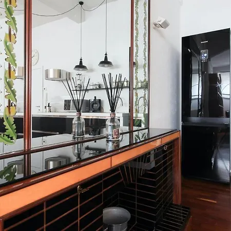 Plum Guide - Wind & Water * Milano